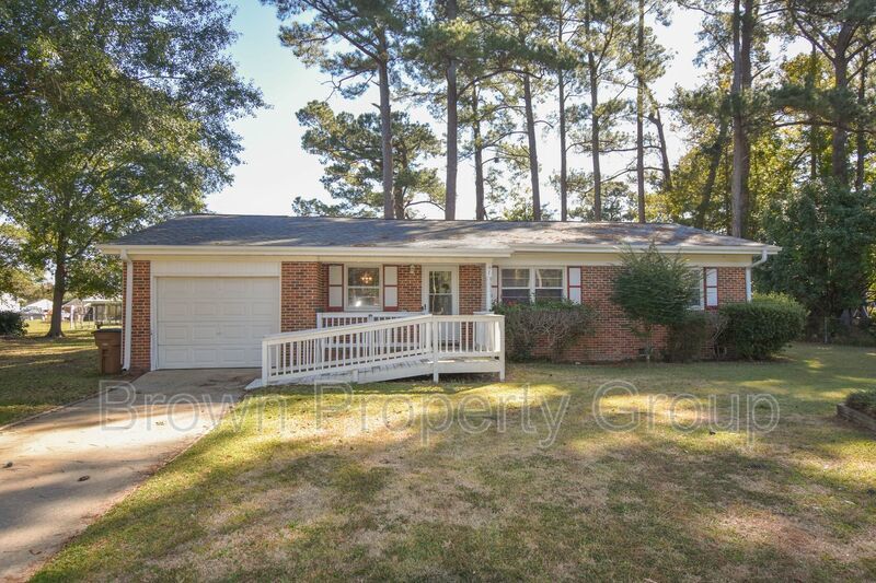 Accepting Applications: 3 Bedroom 1.5 Bathroom- Small Dogs Considered property image