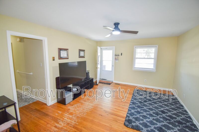 Accepting Applications: 3 Bedroom 1.5 Bathroom- Small Dogs Considered property image