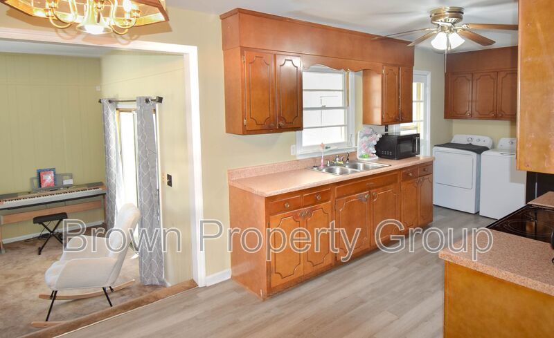 Accepting Applications: 3 Bedroom 1.5 Bathroom- Small Dogs Considered property image