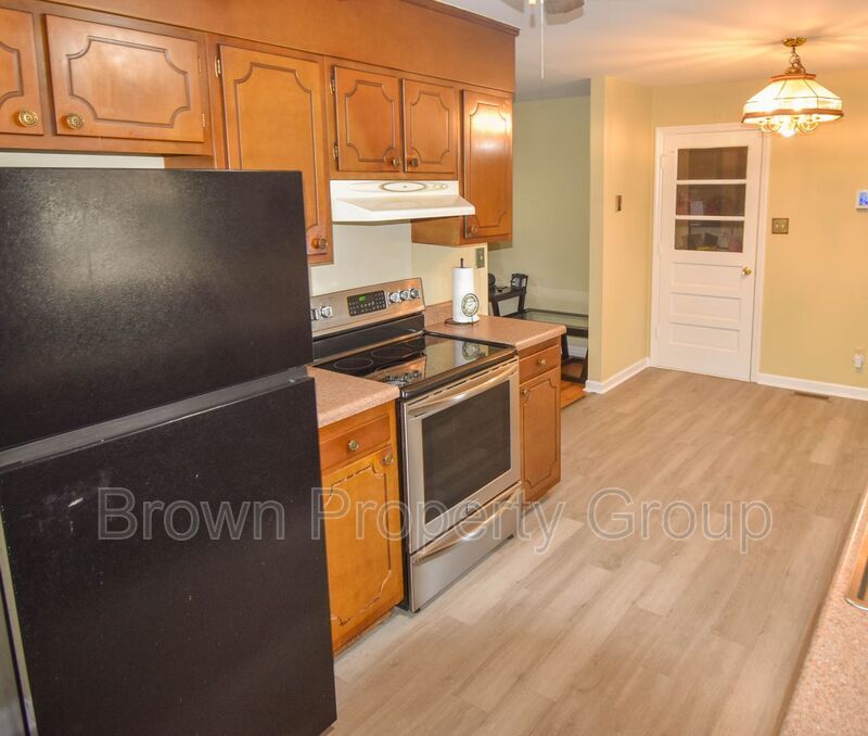 Accepting Applications: 3 Bedroom 1.5 Bathroom- Small Dogs Considered property image