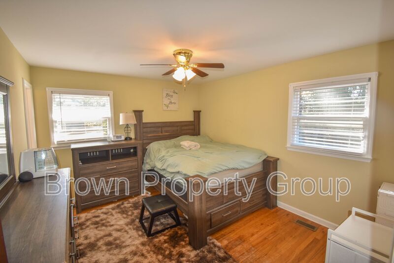 Accepting Applications: 3 Bedroom 1.5 Bathroom- Small Dogs Considered property image