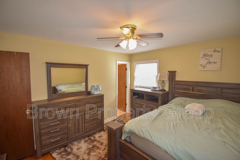 Accepting Applications: 3 Bedroom 1.5 Bathroom- Small Dogs Considered property image