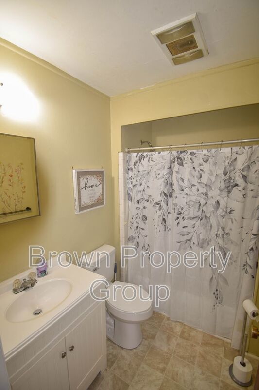 Accepting Applications: 3 Bedroom 1.5 Bathroom- Small Dogs Considered property image