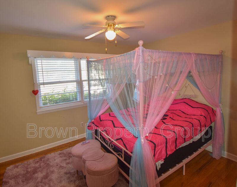 Accepting Applications: 3 Bedroom 1.5 Bathroom- Small Dogs Considered property image