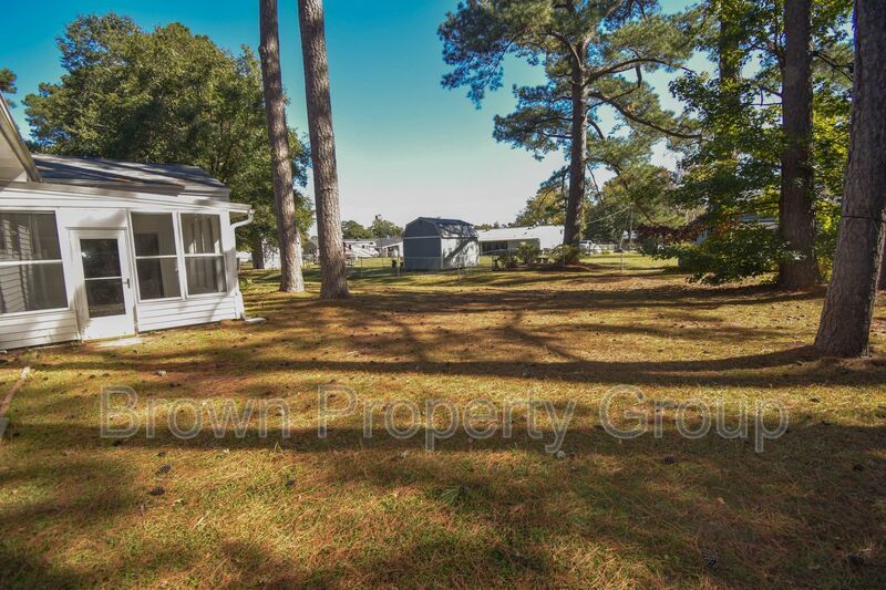 Accepting Applications: 3 Bedroom 1.5 Bathroom- Small Dogs Considered property image