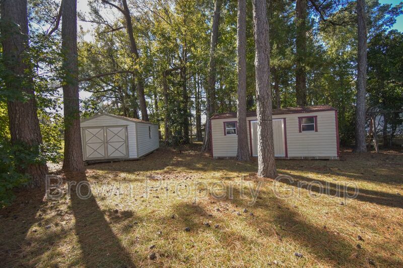 Accepting Applications: 3 Bedroom 1.5 Bathroom- Small Dogs Considered property image