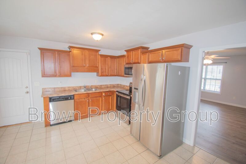 3 Bedroom 2 Bathroom - Pets Considered! property image
