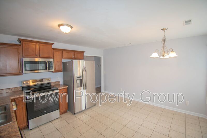 3 Bedroom 2 Bathroom - Pets Considered! property image