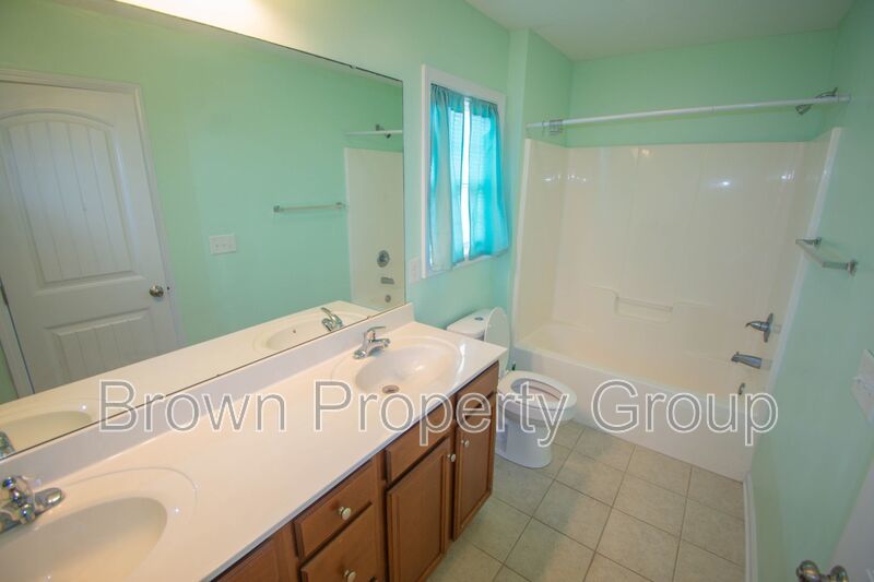 3 Bedroom 2 Bathroom - Pets Considered! property image