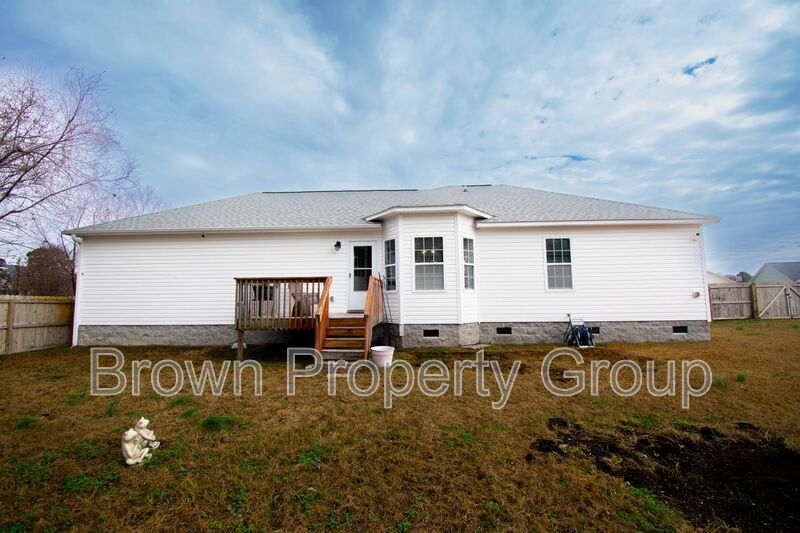 3 Bedroom 2 Bathroom - Pets Considered! property image